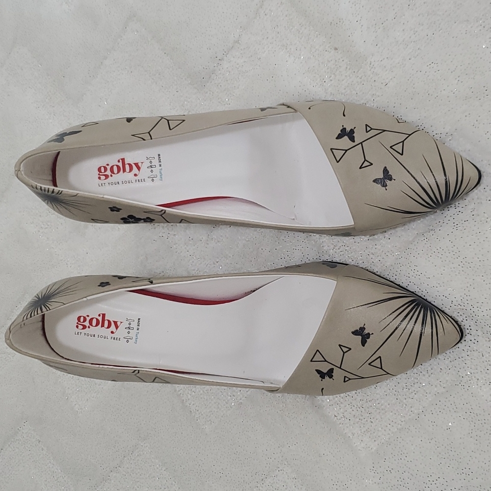 GOBY HEELS TAN & BLACK SHOES SIZE 6.5 37